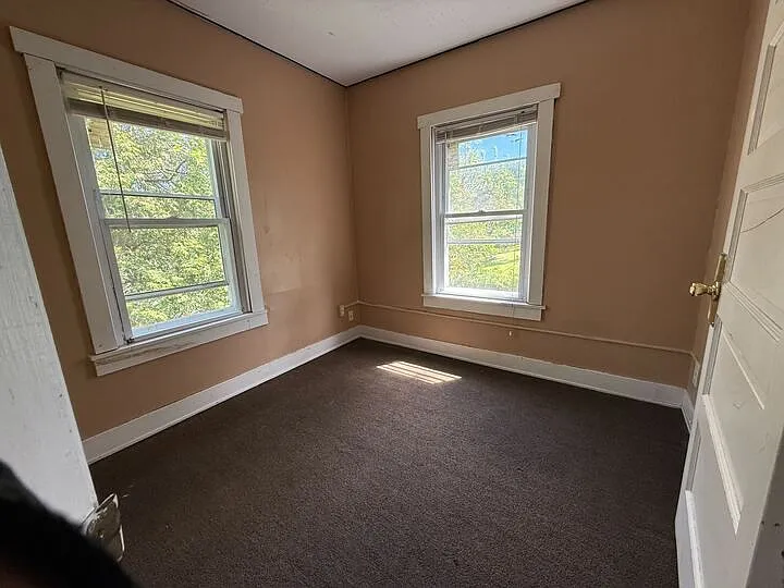 504 Belden Ave NE — Photo 4