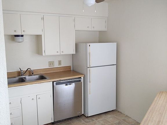 4th image of 215 Ramsay St APT 202