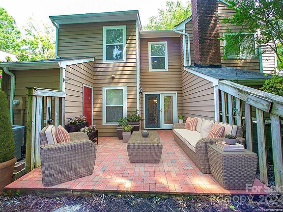 3rd image of 1044 Sardis Cove Dr