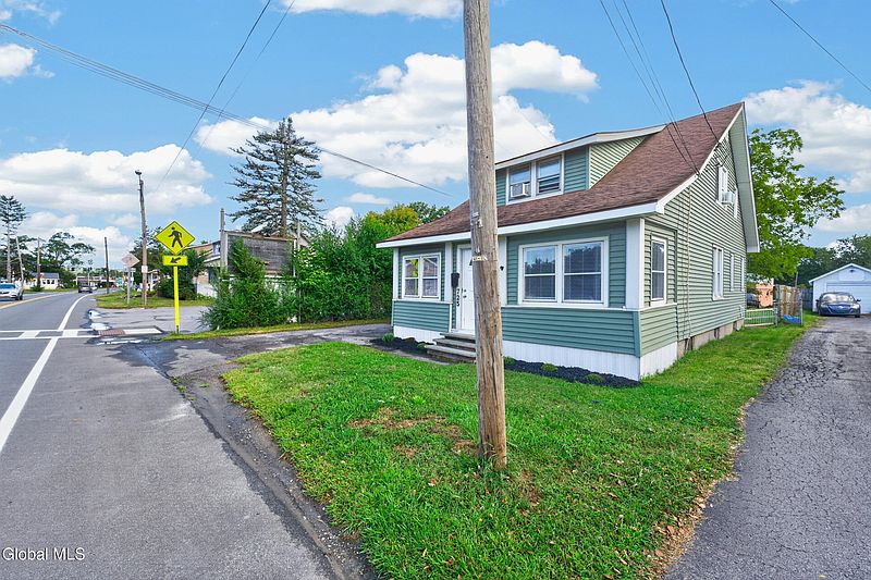 3rd image of 725 Curry Road