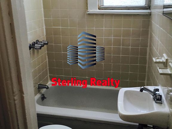 5th image of 2558 37th St