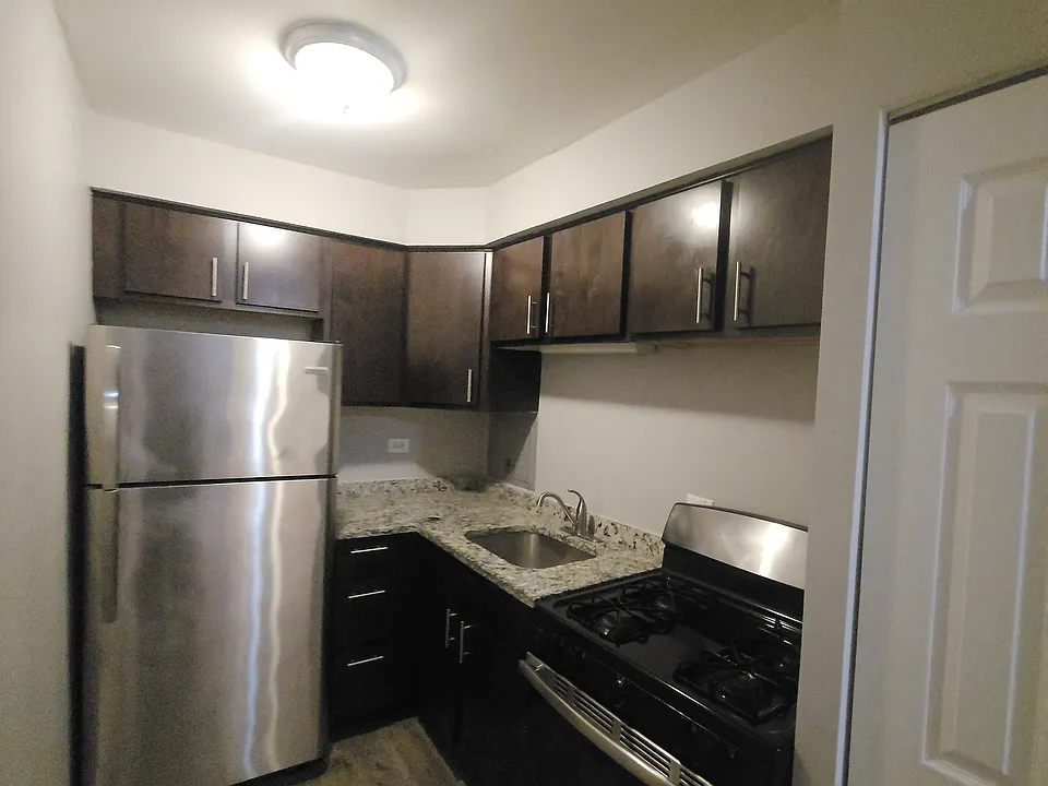 6211 N Kenmore Ave #501