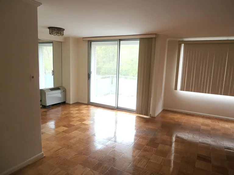 10201 Grosvenor Pl #709 — Photo 11