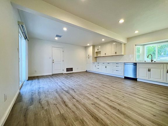 4th image of 6483 Windsor Ln