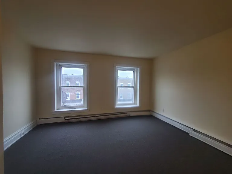 323 N Franklin St — Photo 14