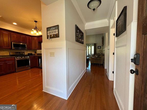 4th image of 2261 Eastgate Dr E