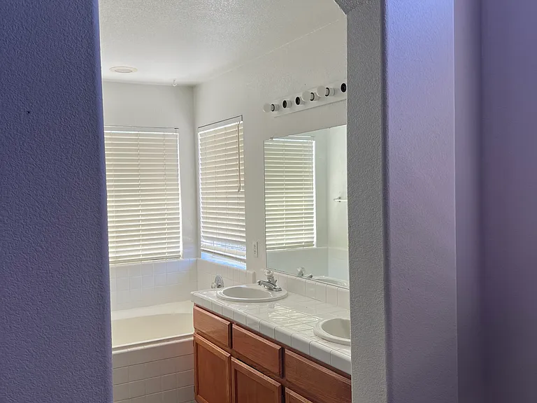 8259 Leesburg Way — Photo 15