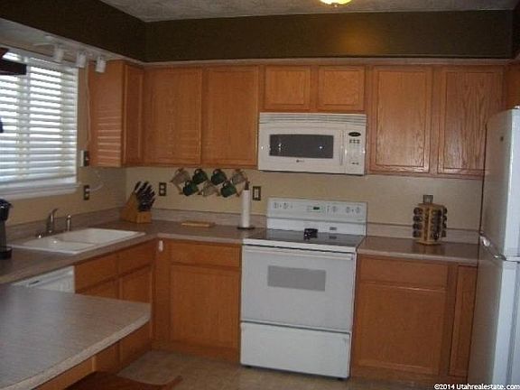 5th image of 926 E Grape Ivy Way