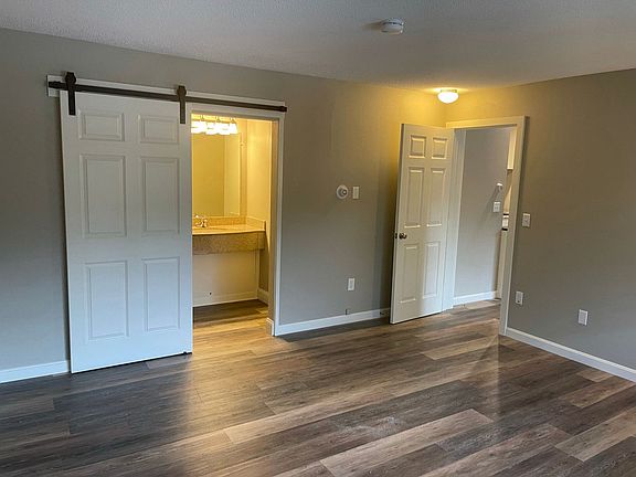 5th image of 5819 Woodstock Rd #114