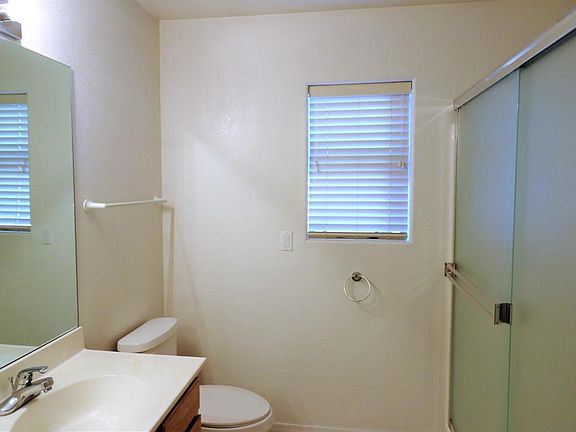 17 Guest Bath