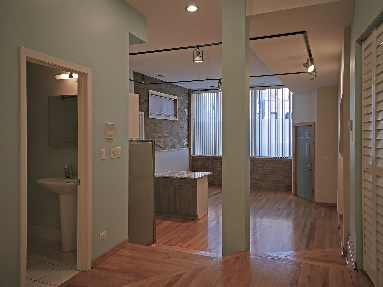 1 bed, 1100 sqft, $2,185 — Photo 3