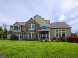 5 Eagle Tail Ct, Douglassville, PA 19518