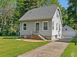 324 6th St, Kenosha, WI 53140