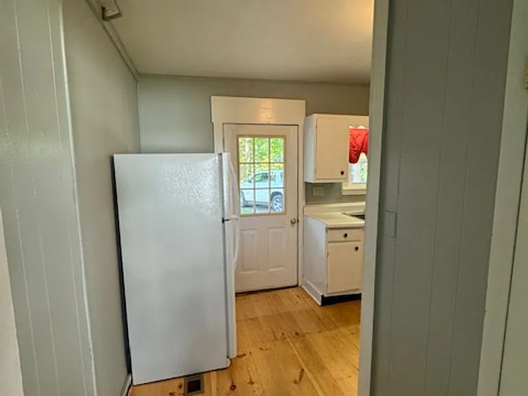 18 Maple St — Photo 4