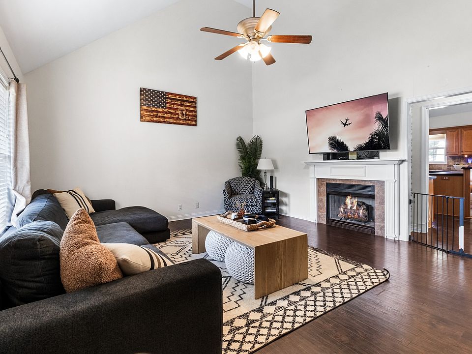 1st image of 1375 Tannahill Way