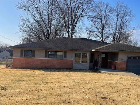 1218 S Bevabeck Dr, Marion, IL 62959