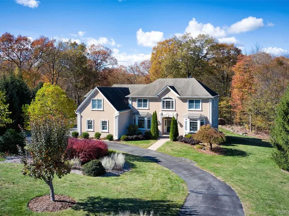 28 Heritage Court, Tuxedo Park, NY 10987