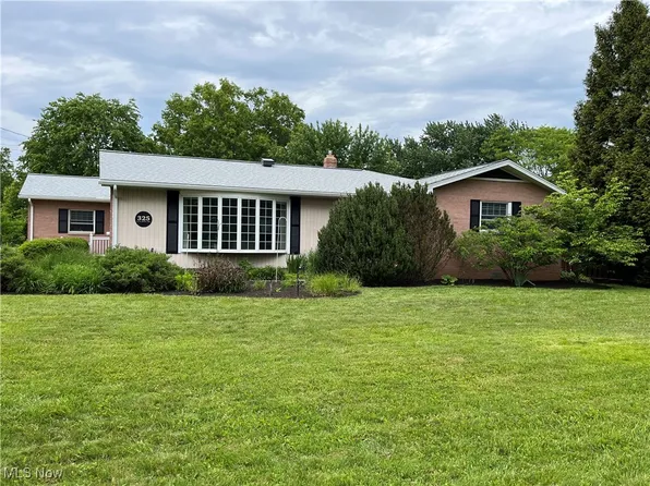 325 Beaumont Dr, Akron, OH 44333