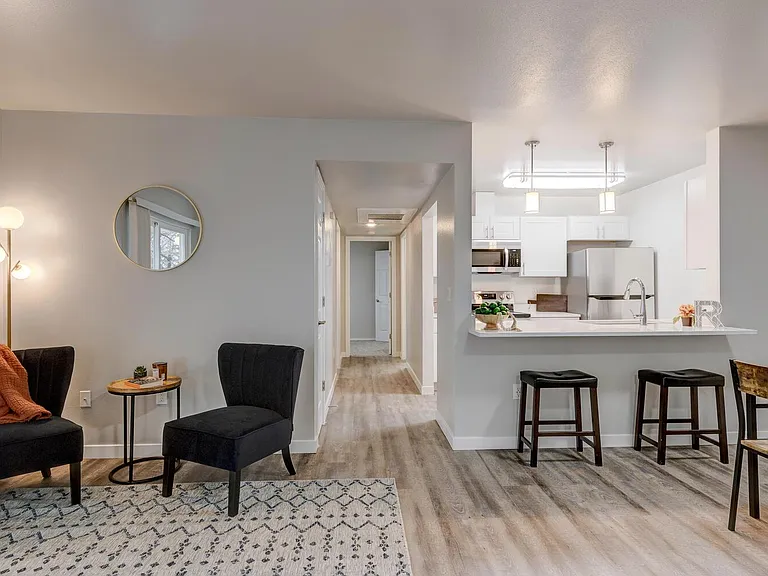Rock Pointe Apartments — Photo 7