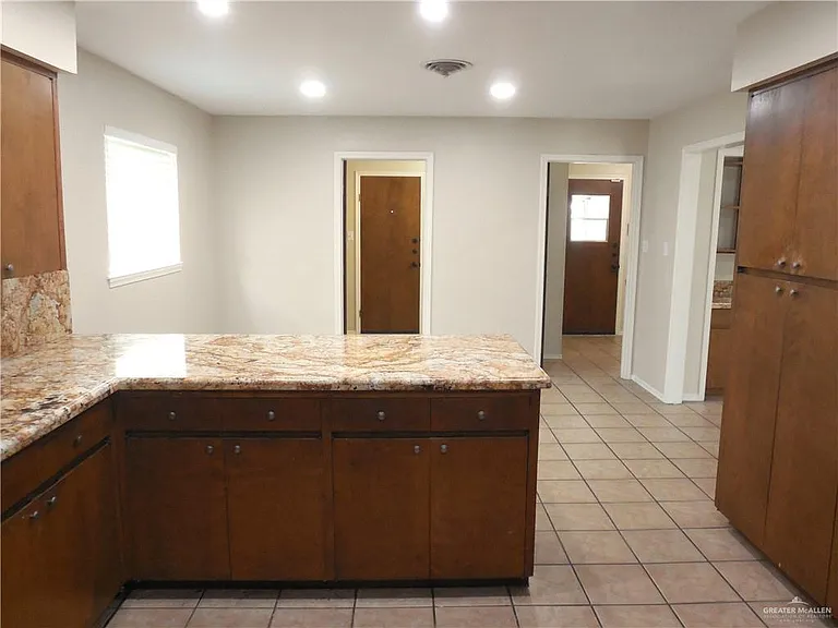 118 E Iris Ave — Photo 10
