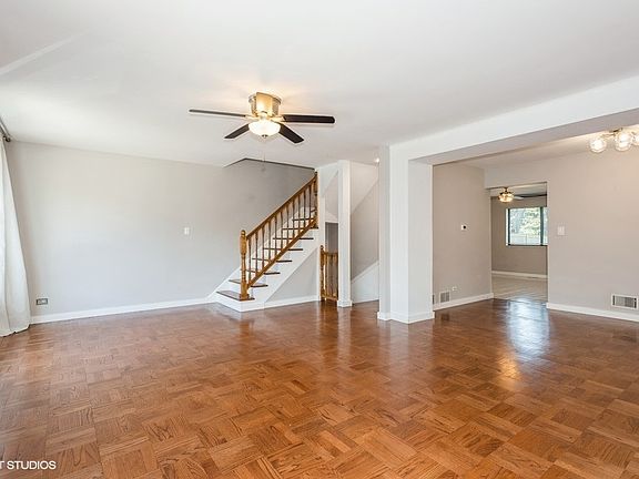 2nd image of 494 Canterbury Trl