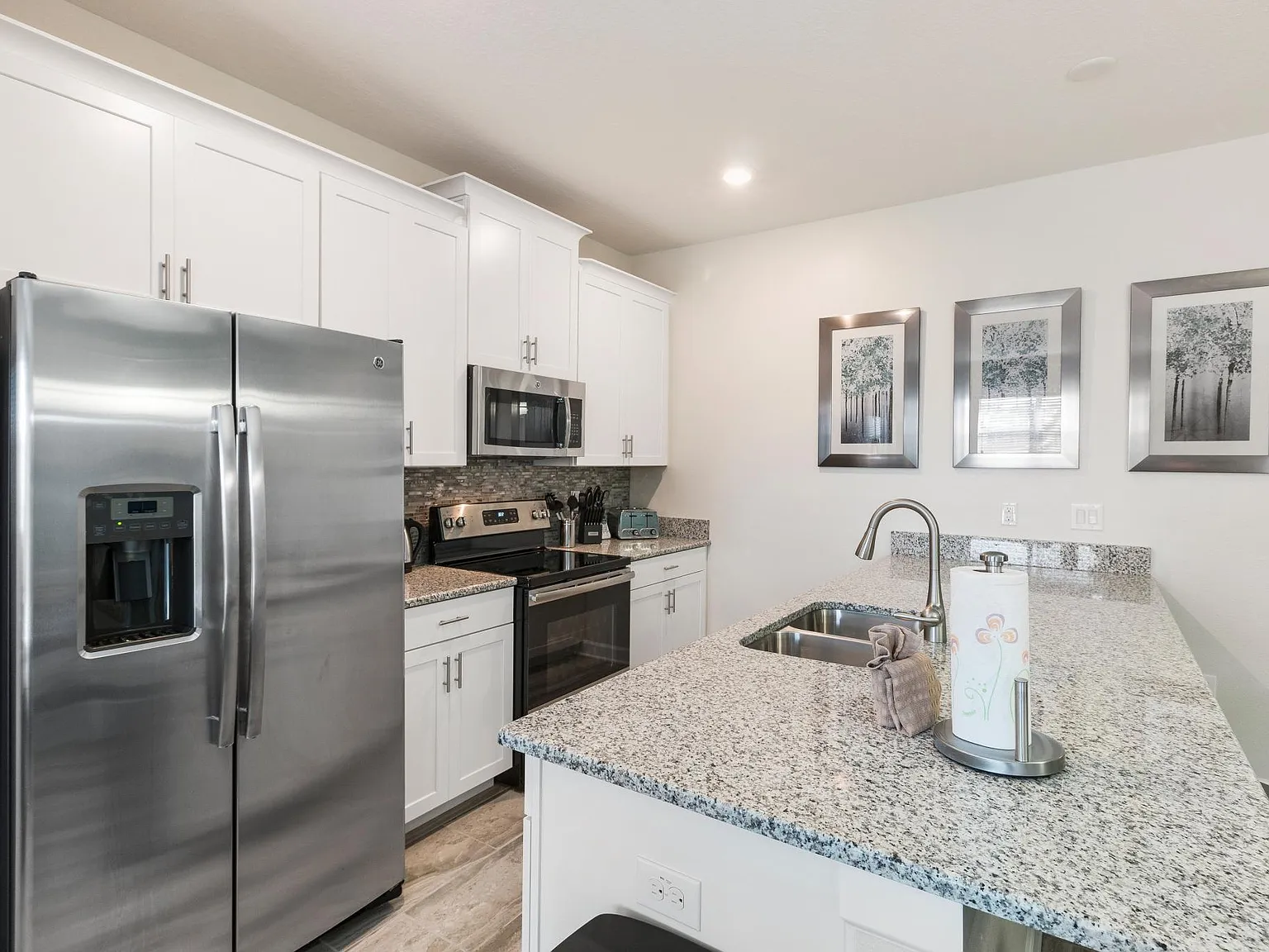 5 bed, 2072 sqft, $4,500 — Photo 3