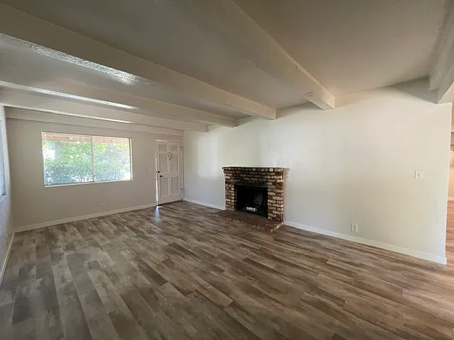 2907 Jolyn Way #B — Photo 4