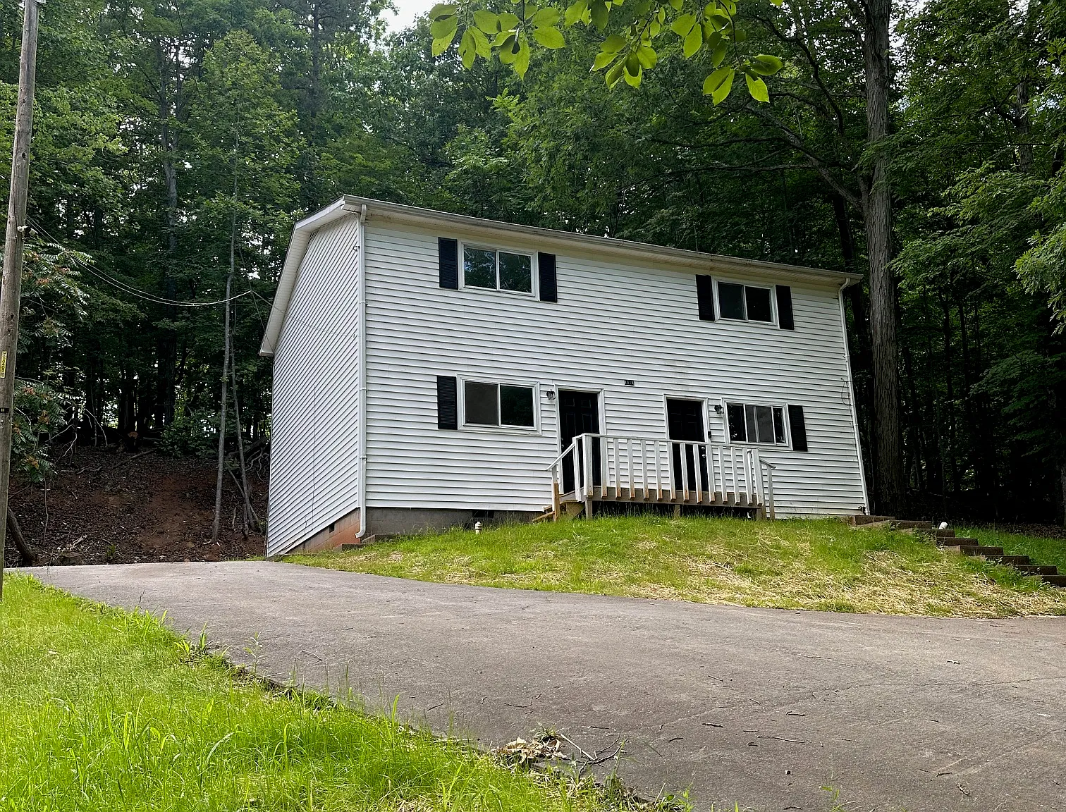 2 bed, 1.5 bath, 1022 sqft, $1,050 — Photo 1