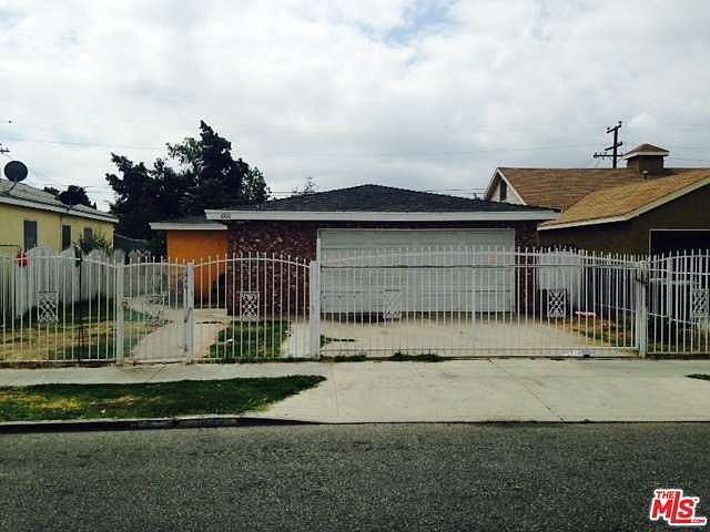 2nd image of 1000 E Oaks St