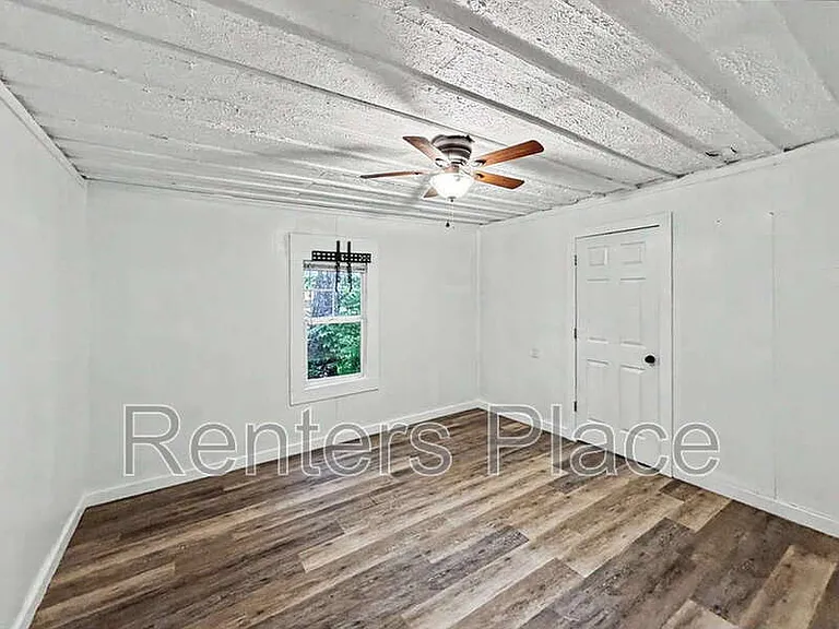 908 W 6th St — Photo 4