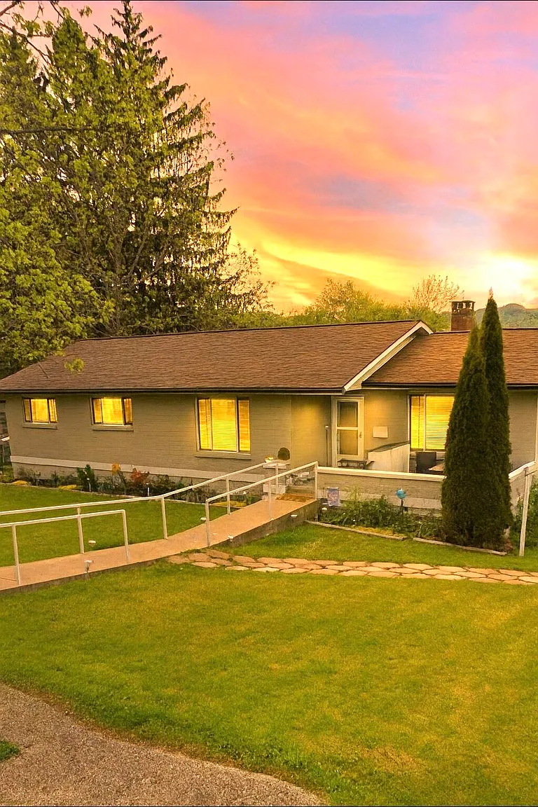 115 Dummitt Ave, Fayetteville WV - Owner Finance Home