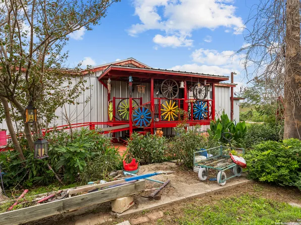 8325 Fm 327, Elmendorf, TX 78112