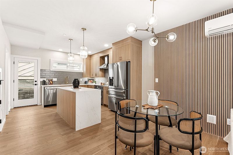 5th image of 3449 California Avenue SW #B