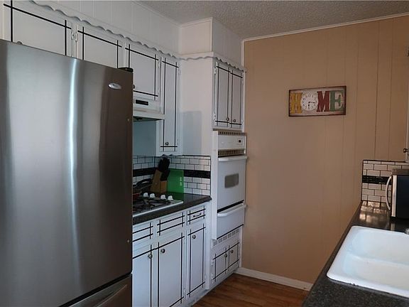 5th image of 806 E Clay St