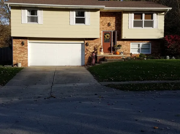 2926 Primrose Ln, Decatur, IL 62526