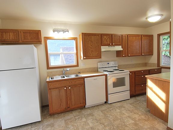 2nd image of 654 Dearborn Ave