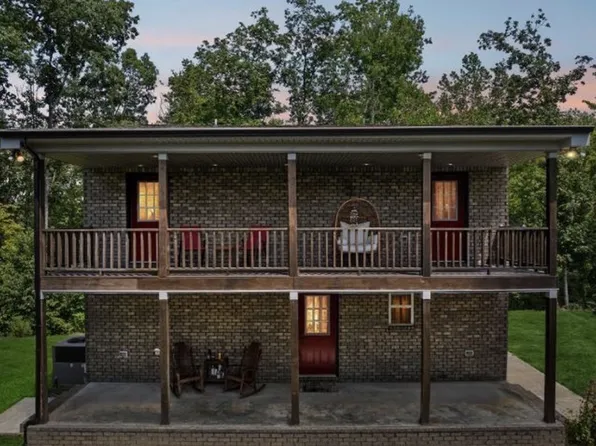 221 Foggy Mountain Ln, Bradyville, TN 37026