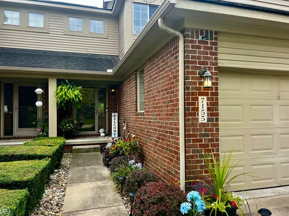 7155 Magnolia Ln #29, Waterford, MI 48327
