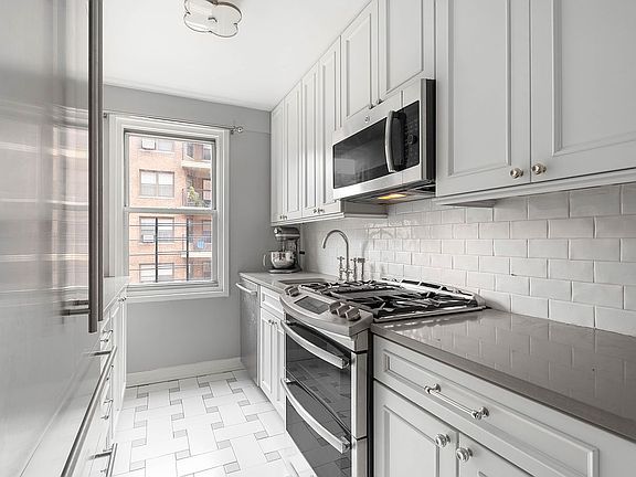 4th image of 440 E 62nd St APT 10C