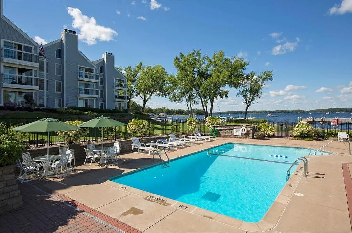 Gables Condo For Rent! In the Heart of Excelsior! — Photo 4
