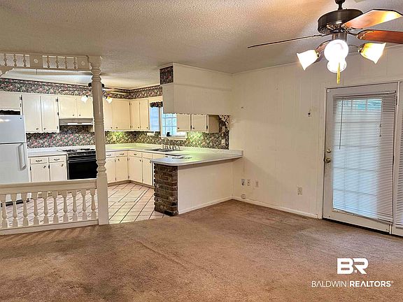 5th image of 4056 Hillcrest Ln W