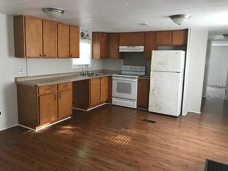2nd image of 3535 Island Oaks Dr N