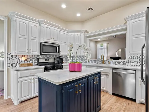 1318 Locust Dr, Blanchard, OK 73010