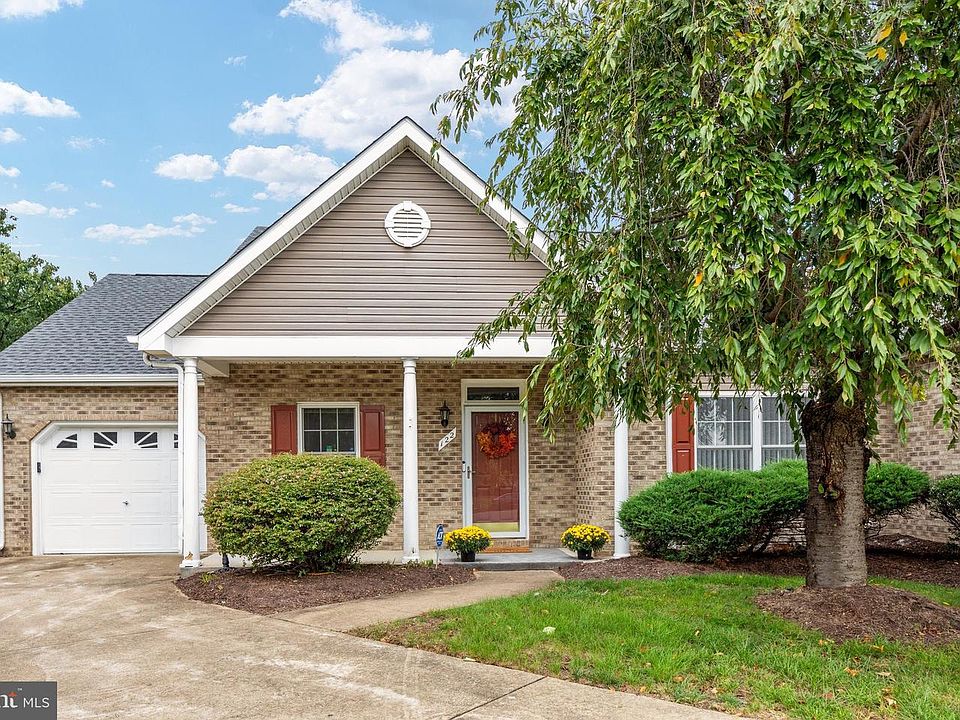 1st image of 122 Bayberry Ct