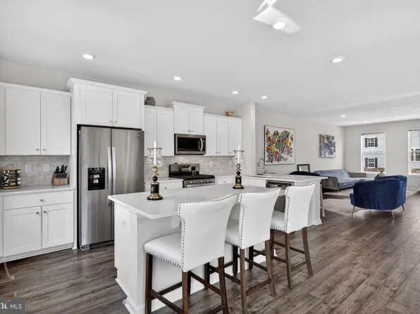 30 Autumn Park Dr, Medford, NJ 08055