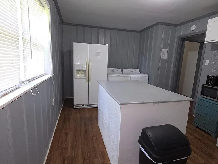 1387 E Jefferson St — Photo 12
