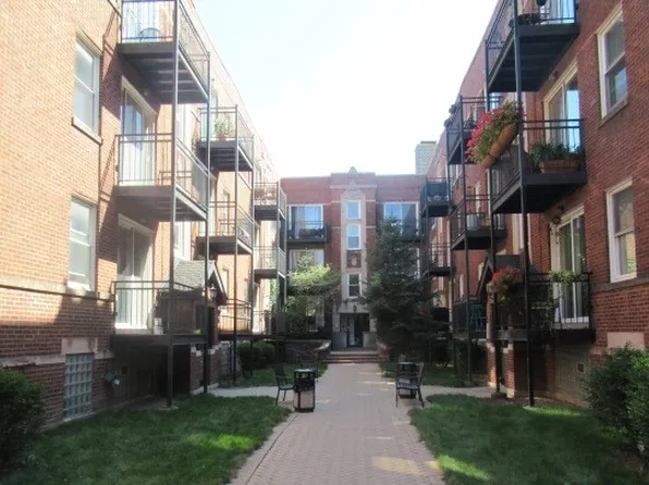 3711 N Kenneth Ave Unit 220, Chicago, IL 60641