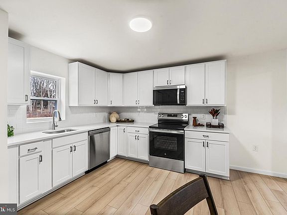 4th image of 115 Cemetery Ln