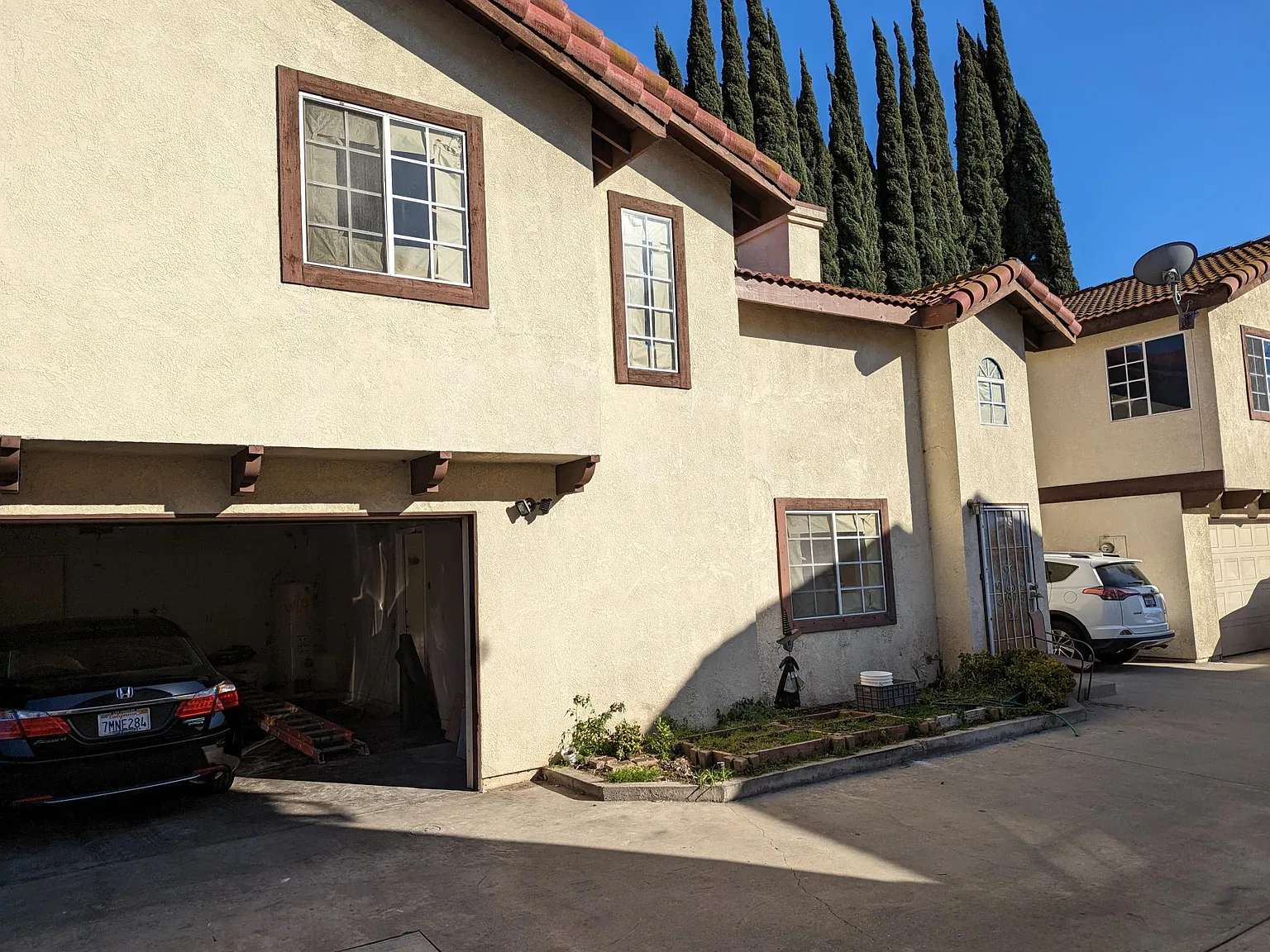 3 bed, 2.5 bath, 1347 sqft, $2,900 — Photo 1