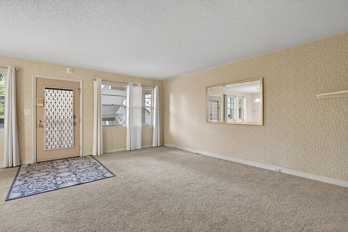 Building Photo - 1904 Bermuda Cir #G3